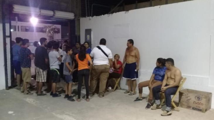 Se amotinan ilegales en la casa del migrante; acusan maltrato Se amotinan ilegales en la casa del migrante; acusan maltrato