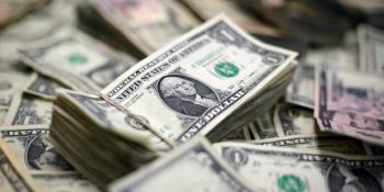 Registra el peso su caída más baja desde junio al terminar en 22.39 por dólar