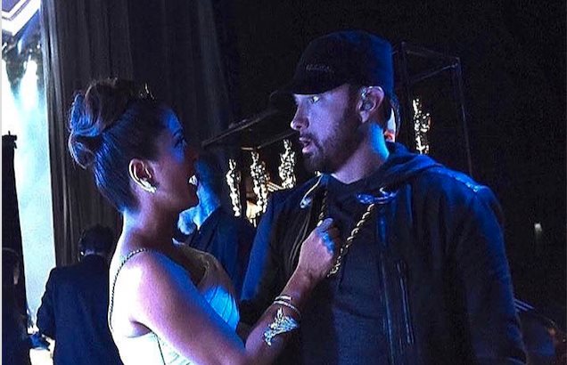 Salma Hayek arroja agua a Eminem en los Oscars 2020 Salma Hayek arroja agua a Eminem en los Oscars 2020