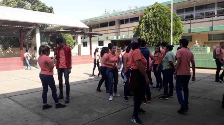 Suspenden normalistas marcha programada hacia Plaza de Armas Suspenden normalistas marcha programada hacia Plaza de Armas