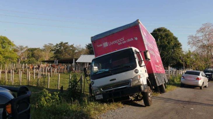 Roban camión de Liverpool; lo recuperan en medio de balazos en Tierra Amarilla Roban camión de Liverpool; lo recuperan en medio de balazos en Tierra Amarilla