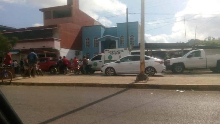 Ejecutan a hombre a las afueras de salón de fiestas en Teapa Ejecutan a hombre a las afueras de salón de fiestas en Teapa