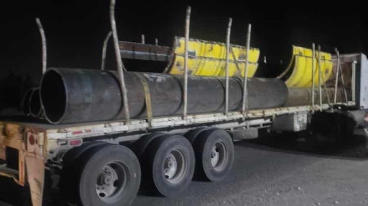Recuperan un camión con tubos robados en Cunduacán Recuperan un camión con tubos robados en Cunduacán