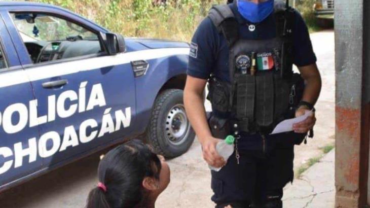 Patrullas de Michoacán usan altavoces para pedirle a la población que se quede en casa Patrullas de Michoacán usan altavoces para pedirle a la población que se quede en casa