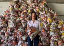 Diputada federal por Nayarit compra mil despensas para repartirlas a quienes viven al día en Tepic Diputada federal por Nayarit compra mil despensas para repartirlas a quienes viven al día en Tepic