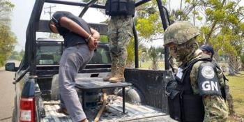 Detienen a pochimovilistas en Jalpa por no respetar decreto de suspensión del servicio