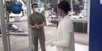 Trabajador de la salud denuncia discriminación en banco de Colombia