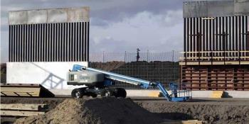 Busca Trump que muro con México se pinte de negro para que se caliente en verano y no sea trepado por migrantes