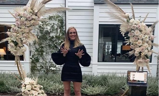 Adele llega a los 32 irreconocible Adele llega a los 32 irreconocible