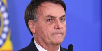 Bolsonaro exenta de responsabilidad a funcionarios públicos en el combate del Covid-19