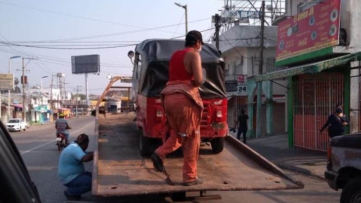 Colonos agreden a personal de Movilidad, tras detener pochimóvil irregular en la colonia Pino Suárez Colonos agreden a personal de Movilidad, tras detener pochimóvil irregular en la colonia Pino Suárez