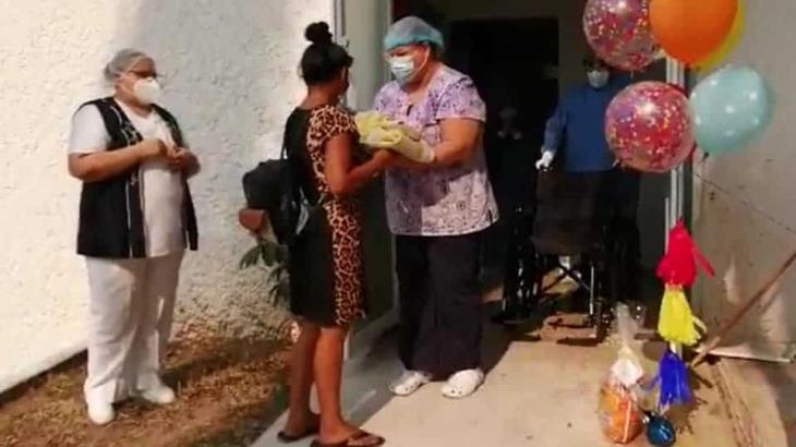 Bebé de 4 meses con COVID-19 toca campana de la vida en el Hospital del Niño Bebé de 4 meses con COVID-19 toca campana de la vida en el Hospital del Niño