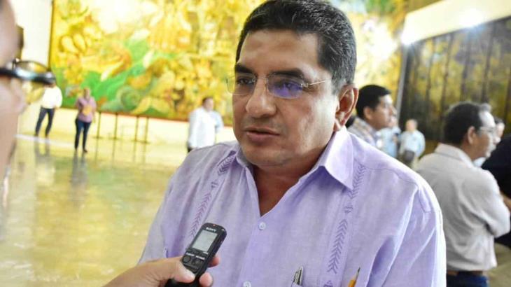 Asegura diputado morenista que ´nadie le ha jalado las orejas´ para dejar de repartir de despensas Asegura diputado morenista que ´nadie le ha jalado las orejas´ para dejar de repartir de despensas