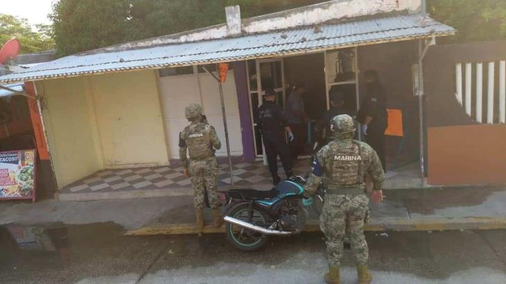 Clausuran comercios y detienen a taxista en Centla por violar las disposiciones sanitarias Clausuran comercios y detienen a taxista en Centla por violar las disposiciones sanitarias