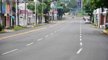 Cierre de comercios y lluvias reducen movilidad en la calles de Villahermosa