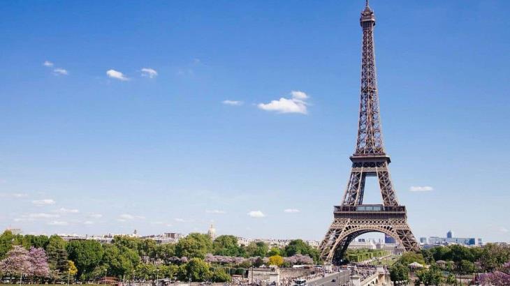 Determina Francia toque de queda ante repunte de casos de covid-19 Determina Francia toque de queda ante repunte de casos de covid-19