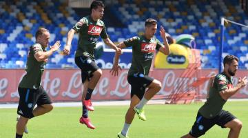 Napoli pone precio a la salida de ´El Chucky´ Lozano