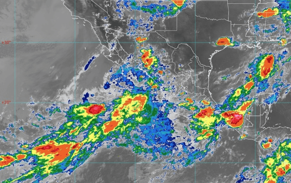 Huracán Hernán toca tierra, como post ciclón tropical en Cabo San Lucas