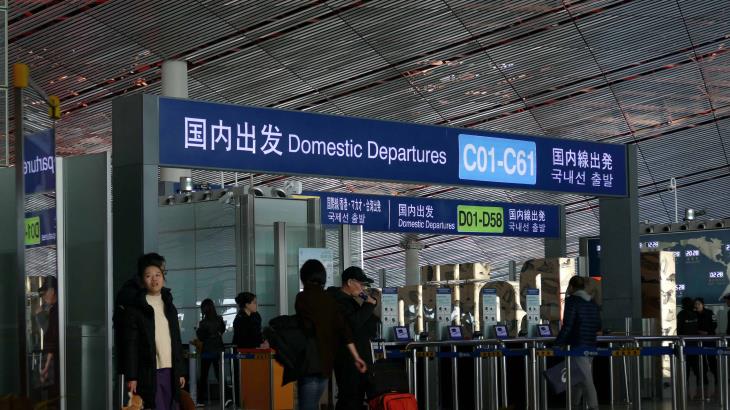 Beijing abre sus aeropuertos a viajes internacionales; las llegadas están limitadas Beijing abre sus aeropuertos a viajes internacionales; las llegadas están limitadas