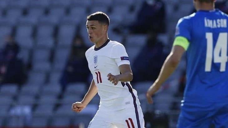 Inglaterra suspende a futbolistas por violar protocolos COVID Inglaterra suspende a futbolistas por violar protocolos COVID