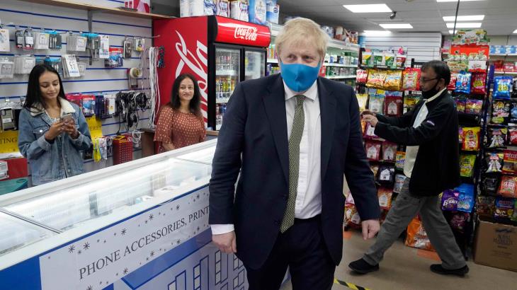 Ante aumento de contagios de Covid-19 prohíben en Inglaterra reuniones de más de 6 personas Ante aumento de contagios de Covid-19 prohíben en Inglaterra reuniones de más de 6 personas