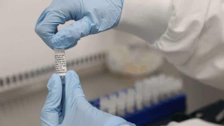 Oxford y AstraZeneca reanudan ensayos de vacuna anticovid, tras un caso de reacción adversa Oxford y AstraZeneca reanudan ensayos de vacuna anticovid, tras un caso de reacción adversa