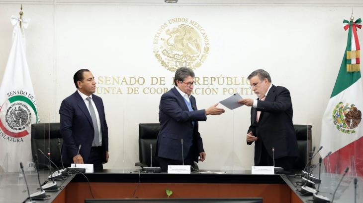 Formalizan ante el Senado petición de AMLO para realizar consulta sobre juicio a expresidentes Formalizan ante el Senado petición de AMLO para realizar consulta sobre juicio a expresidentes