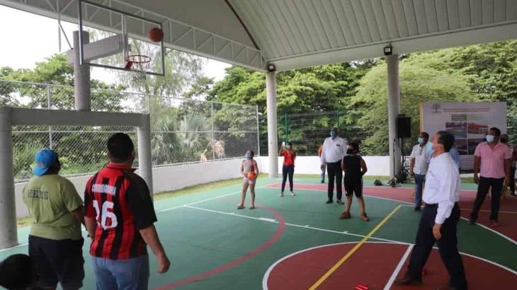 Inaugura Ayuntamiento de Centro techado y cancha deportiva en Corregidora Ortiz Inaugura Ayuntamiento de Centro techado y cancha deportiva en Corregidora Ortiz