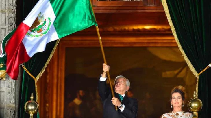 ¡Viva el amor al prójimo! ¡Viva la esperanza en el porvenir! Dice AMLO en el Grito de Independencia ante un Zócalo sin público ¡Viva el amor al prójimo! ¡Viva la esperanza en el porvenir! Dice AMLO en el Grito de Independencia ante un Zócalo sin público