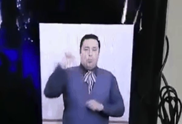Viralizan en redes al traductor de cohetes de la ceremonia del Grito en San Luis Potosí Viralizan en redes al traductor de cohetes de la ceremonia del Grito en San Luis Potosí