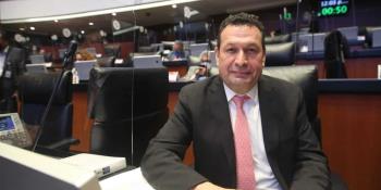 Pernoctan damnificados afuera del Centro de Convenciones; quieren ser los primeros en recibir apoyo