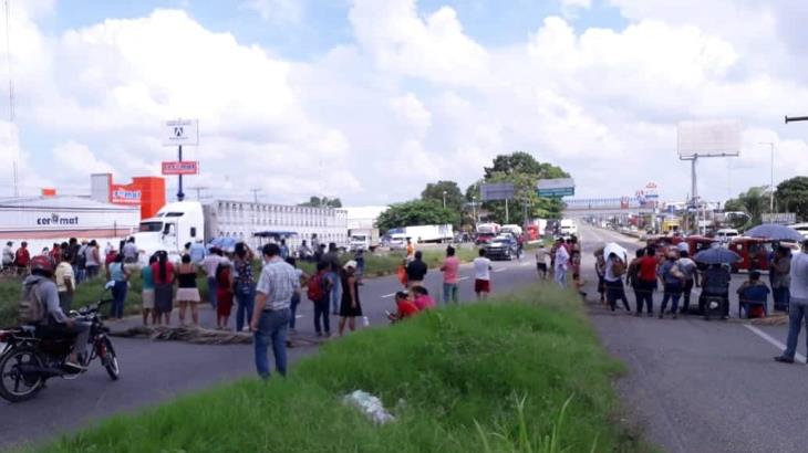 Bloquean la vía Vhsa-Frontera a la altura del puente La Pigua Bloquean la vía Vhsa-Frontera a la altura del puente La Pigua