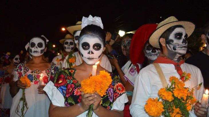 Mantienen pláticas autoridades sobre medidas a seguir por celebración del Día de Muertos y Virgen de Guadalupe Mantienen pláticas autoridades sobre medidas a seguir por celebración del Día de Muertos y Virgen de Guadalupe