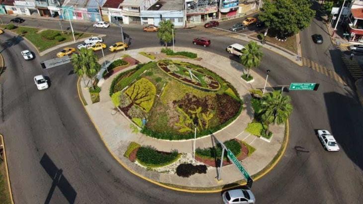 Sufre reloj floral de Villahermosa descarga eléctrica que le provocó daños en el motor Sufre reloj floral de Villahermosa descarga eléctrica que le provocó daños en el motor