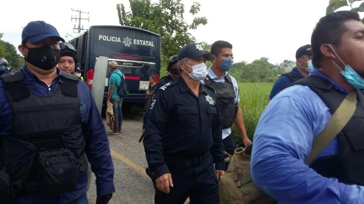 Continúan bloqueos en Tabasco por damnificados; ayer se registraron 7 cierres Continúan bloqueos en Tabasco por damnificados; ayer se registraron 7 cierres