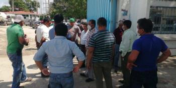 Se declaran de brazos caídos trabajadores del almacén general del SAS; exigen cambio de área para un jefe
