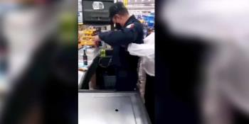 Policía del Edomex intentaba robar productos de una tienda de autoservicio y lo detienen