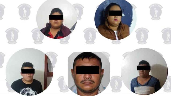 Detienen a 5 personas por robar camioneta que transportaba queso Detienen a 5 personas por robar camioneta que transportaba queso