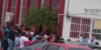 Pobladores de Nacajuca toman el Ayuntamiento; piden destitución de delegado municipal