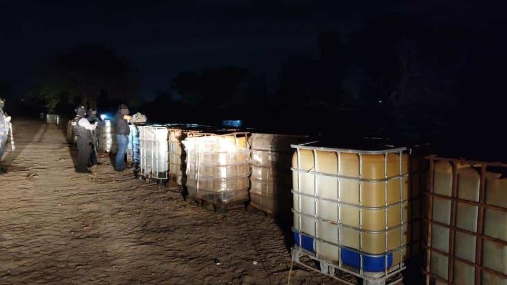 Aseguran en Culiacán más de 200 mil litros de precursores químicos, para fabricación de droga sintética Aseguran en Culiacán más de 200 mil litros de precursores químicos, para fabricación de droga sintética