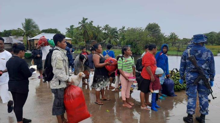 Peligran en Nicaragua por "Iota"... van 15 mil evacuados Peligran en Nicaragua por "Iota"... van 15 mil evacuados