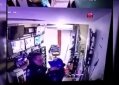 Mujer se arrodilla para su que ex pareja vuelva con ella; video se hace viral