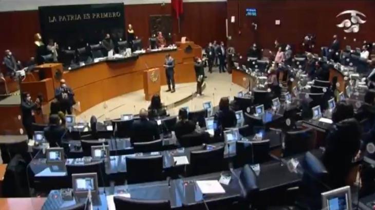 Senadores guardan un minuto de silencio por fallecimiento de hermana de AMLO Senadores guardan un minuto de silencio por fallecimiento de hermana de AMLO