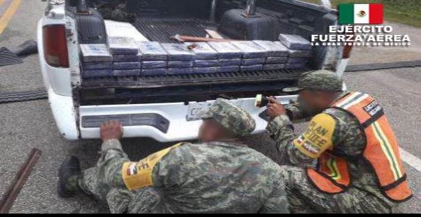 Ejército asegura a dos personas y 59 kilos de cocaína con valor de más 14 mdp en El Ceibo, Tenosique Ejército asegura a dos personas y 59 kilos de cocaína con valor de más 14 mdp en El Ceibo, Tenosique
