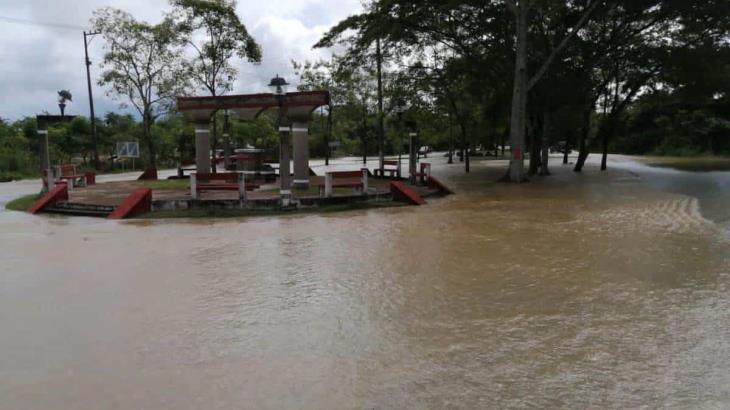Aclara concejal de Jalapa que agua encharcada en la cabecera municipal era de lluvia y no de río Aclara concejal de Jalapa que agua encharcada en la cabecera municipal era de lluvia y no de río