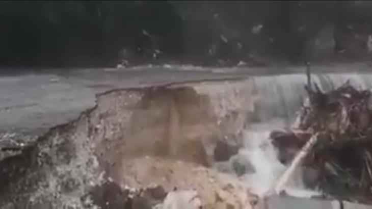 Cierran paso en la carretera Limar-Salto de Agua en Chiapas, ante deslaves Cierran paso en la carretera Limar-Salto de Agua en Chiapas, ante deslaves