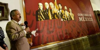 Asegura edil de Culiacán que no retirará mural oficial de gobierno donde aparece AMLO al lado de héroes nacionales