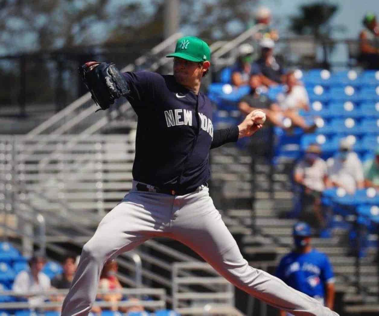 New York lets Yankees and Mets have fans in their stadiums