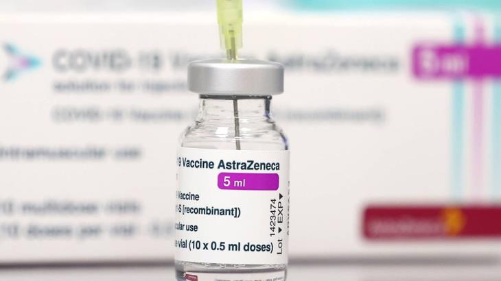 Detecta agencia Europea "vínculo claro" entre vacuna de AstraZeneca y trombosis