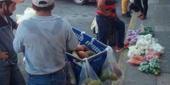 Denuncian instalación de vendedores ambulantes en los alrededores del mercado Pino Suárez